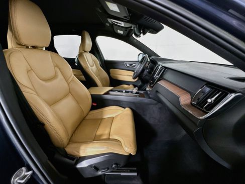 Used 2023 Volvo XC60 B5 Ultimate w/ Climate Package FWD image 33