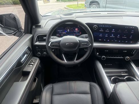 Used 2025 Chevrolet Suburban RST w/ Comfort Package AWD/4WD image 2