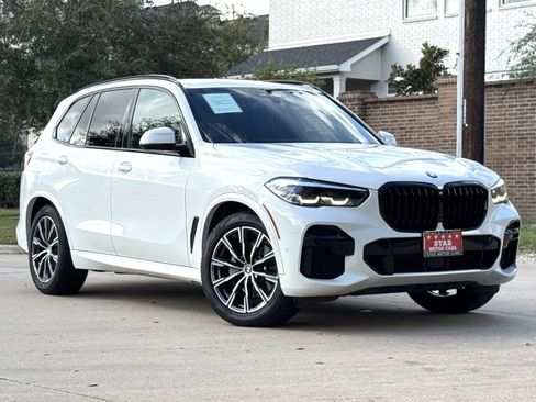 Used 2022 BMW X5 xDrive40i w/ M Sport Package image 1