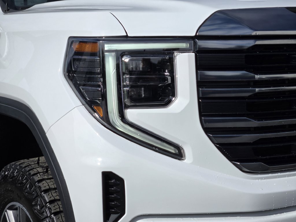 Used 2024 GMC Sierra 1500 AT4 w/ Technology Package AWD/4WD image 8