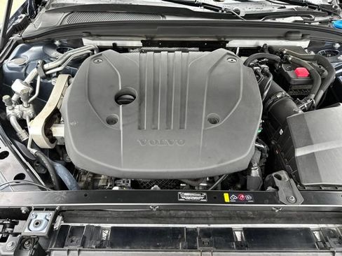 Certified 2025 Volvo V60 B5 Cross Country Plus AWD/4WD image 32