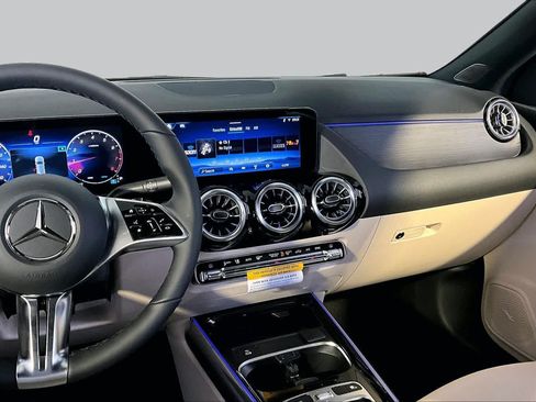 New 2026 Mercedes-Benz GLA 250 4MATIC image 8