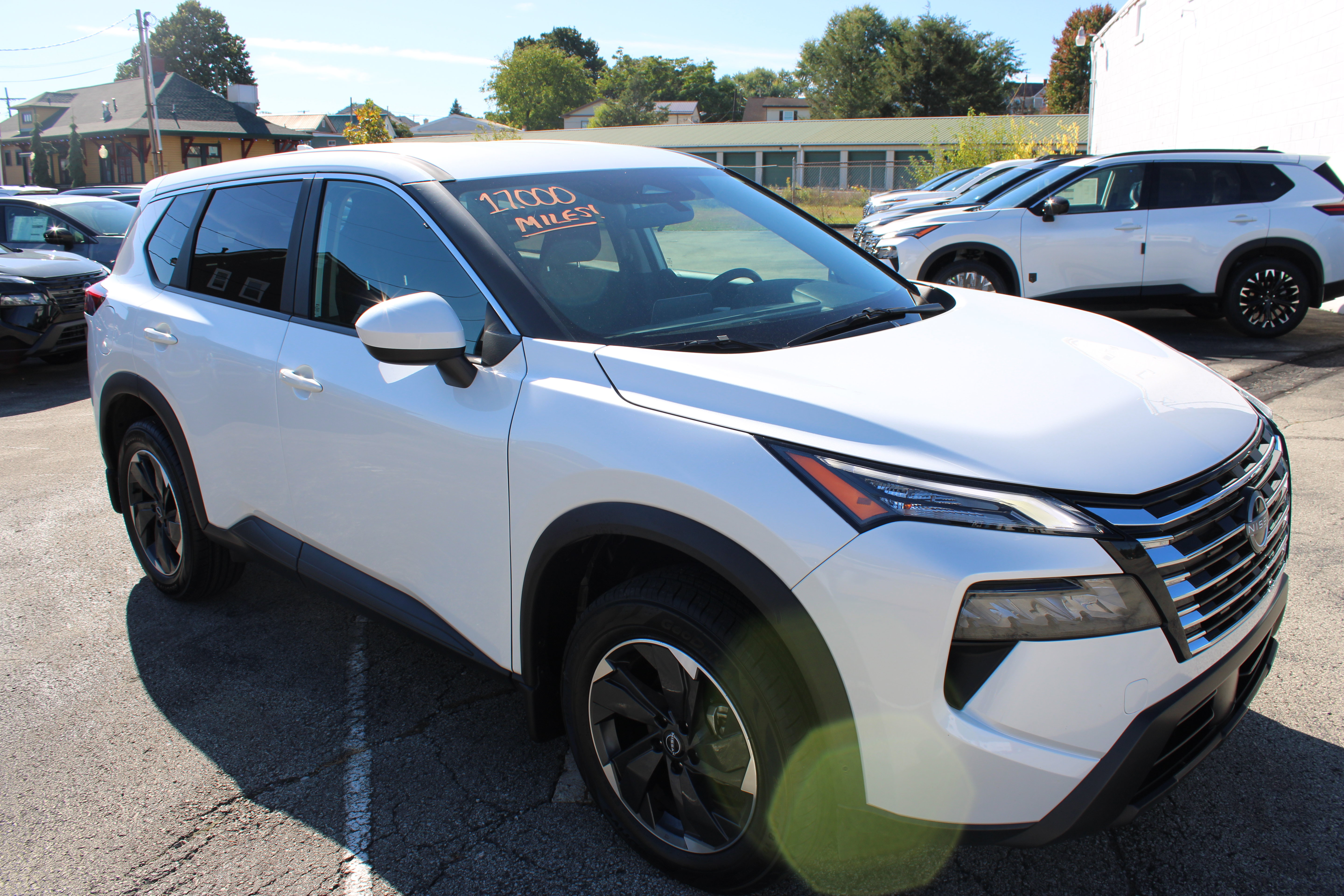 Certified 2025 Nissan Rogue SV AWD/4WD image 9