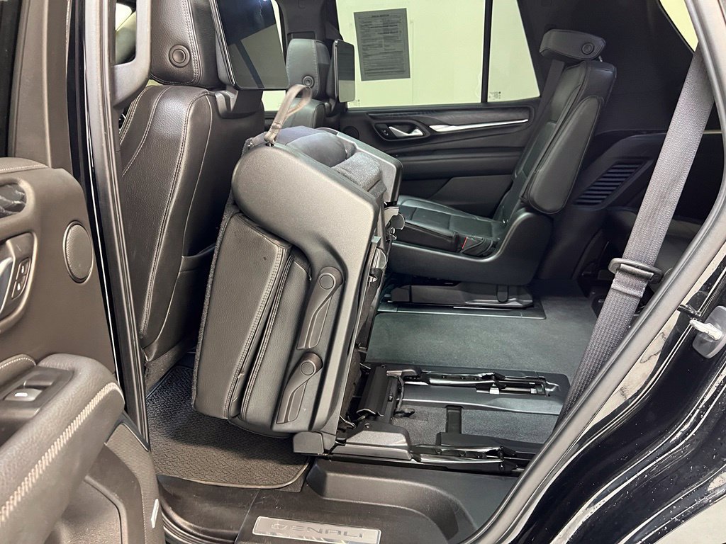 Used 2021 GMC Yukon Denali w/ Denali Premium Package AWD/4WD image 30