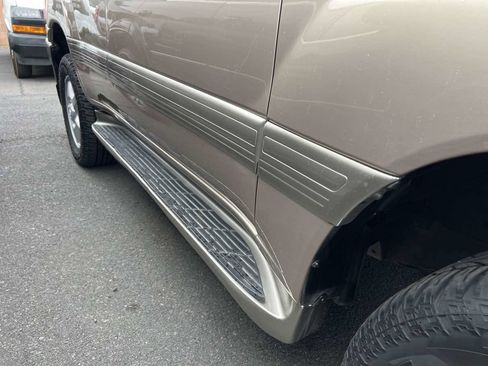 Used 2004 Toyota Land Cruiser image 17