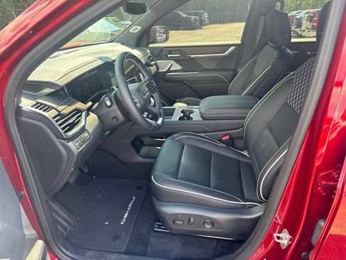 Used 2025 GMC Acadia Denali w/ Super Cruise Package FWD image 9