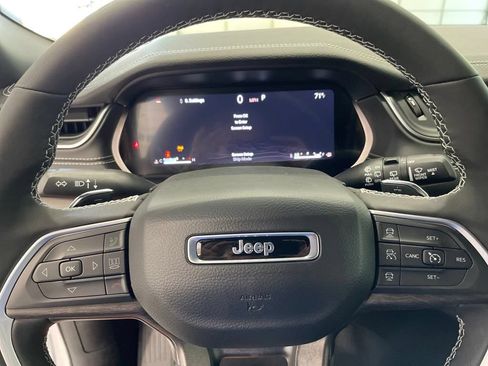 New 2025 Jeep Grand Cherokee Limited w/ Black Appearance Package AWD/4WD image 17
