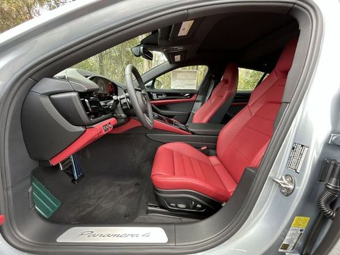 Certified 2025 Porsche Panamera 4 image 5