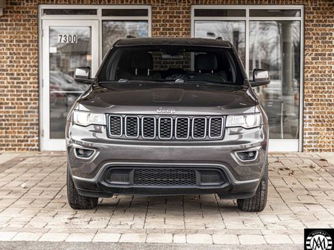 Used 2020 Jeep Grand Cherokee Laredo image 2