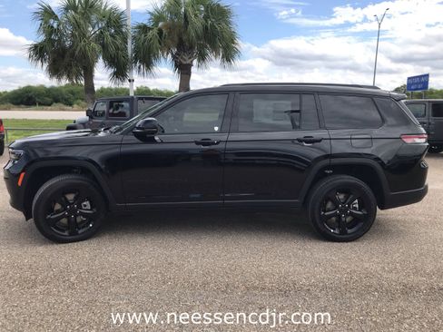 New 2025 Jeep Grand Cherokee L Altitude image 4