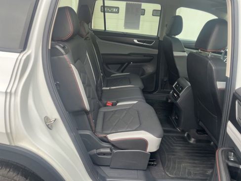Used 2024 Volkswagen Atlas Peak Edition SE AWD/4WD image 12