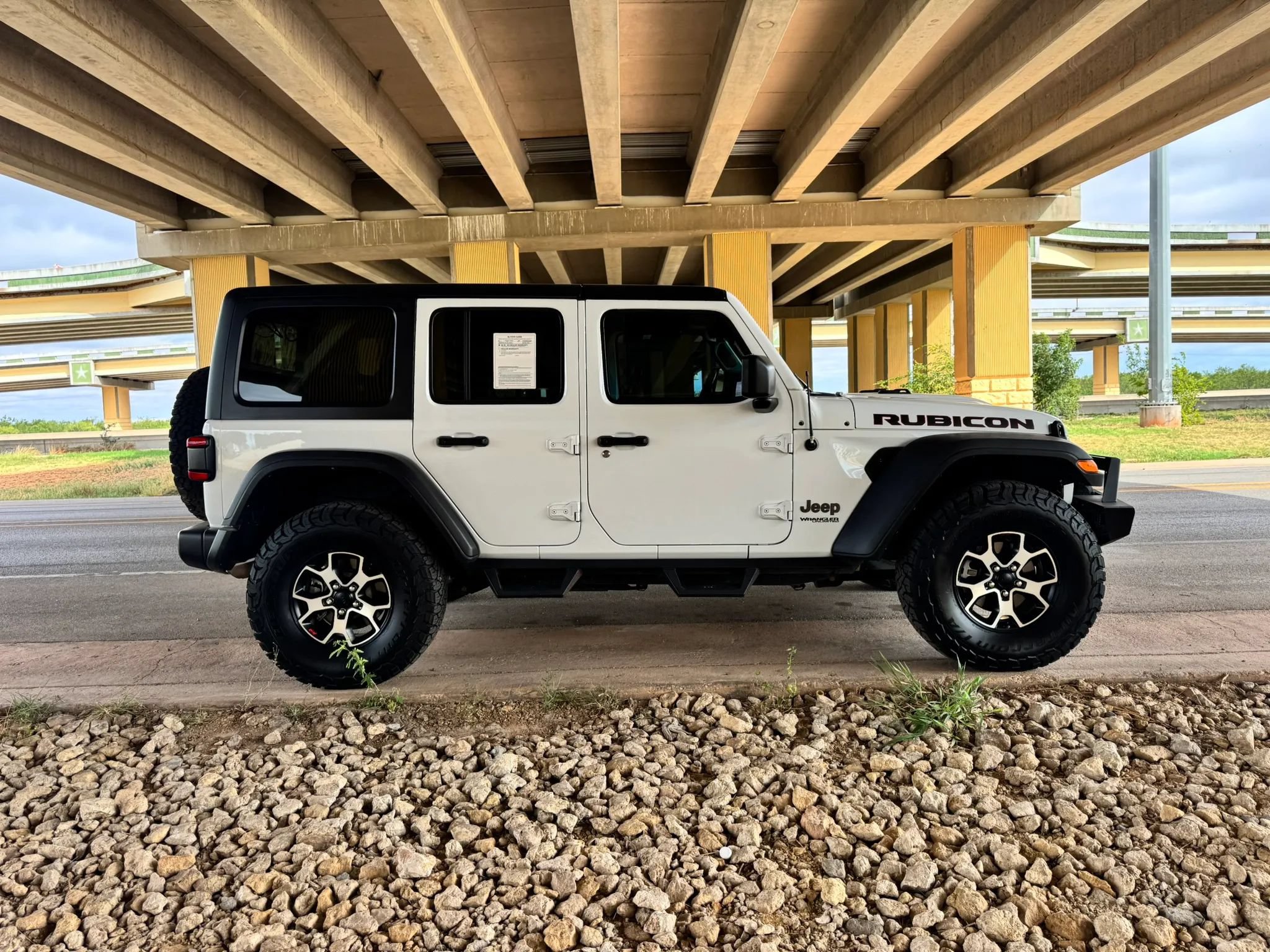 Used 2022 Jeep Wrangler Unlimited Rubicon w/ LED Lighting Group AWD/4WD image 2
