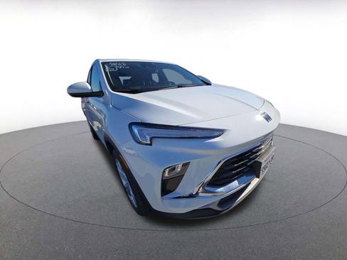 Used 2025 Buick Encore GX Preferred image 3