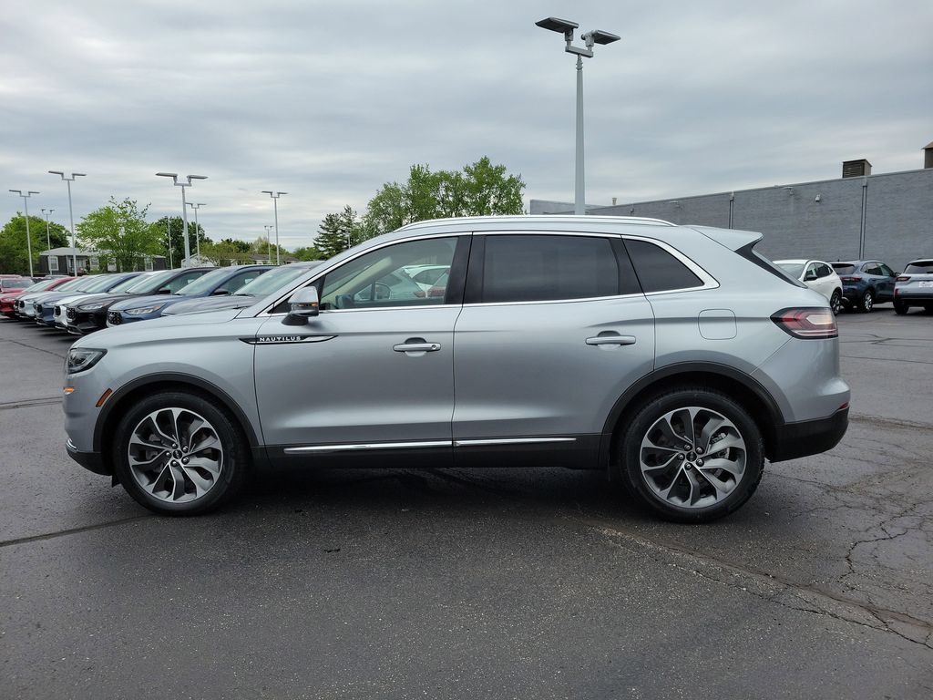 Certified 2023 Lincoln Nautilus Reserve w/ Luxury Package AWD/4WD image 7