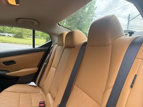Used 2024 Nissan Sentra SV w/ SV Premium Package FWD image 10