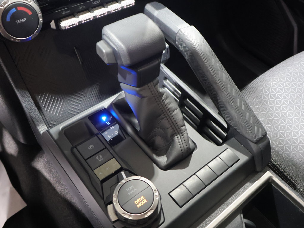 Used 2025 Toyota 4Runner SR5 AWD/4WD image 29