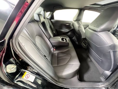 Used 2019 Toyota Avalon XLE w/ Moonroof Package image 26