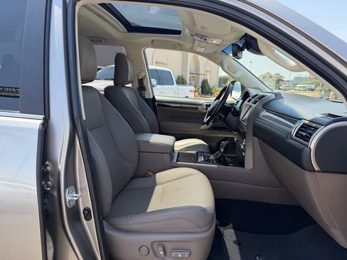 Used 2021 Lexus GX 460 Premium w/ Premium Package AWD/4WD image 17