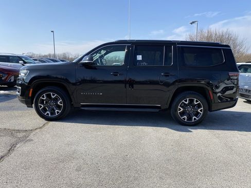 Used 2023 Jeep Wagoneer Series III w/ Preferred Equipment Group image 4