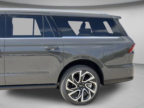 New 2026 Lincoln Navigator L Black Label AWD/4WD image 30
