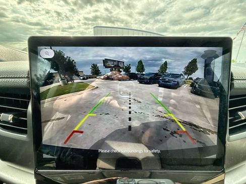 Used 2024 Ford Expedition XLT RWD image 17