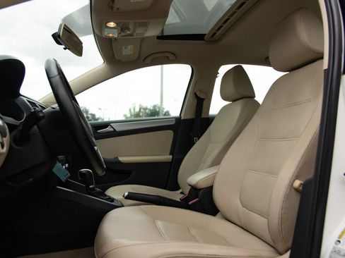 Used 2013 Volkswagen Jetta SE FWD image 17