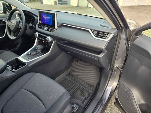 Used 2025 Toyota RAV4 XLE image 12