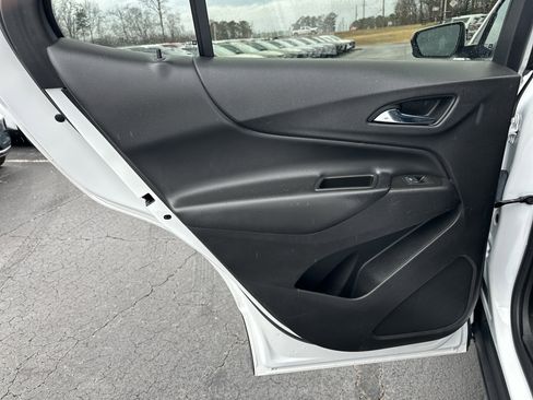 Used 2020 Chevrolet Equinox LT image 22