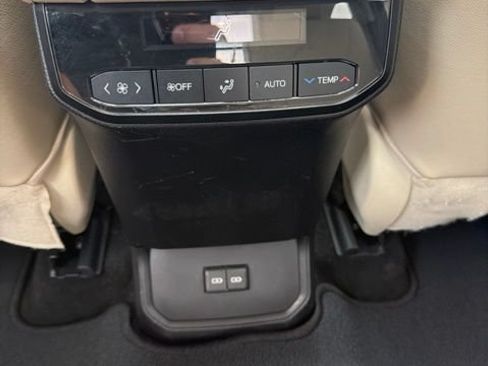 Used 2023 Toyota Highlander XLE AWD/4WD image 15