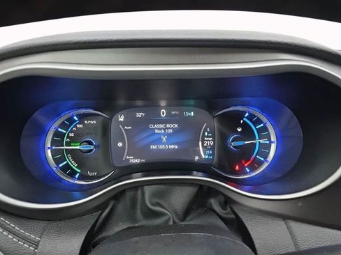 Used 2024 Chrysler Pacifica Limited FWD image 23