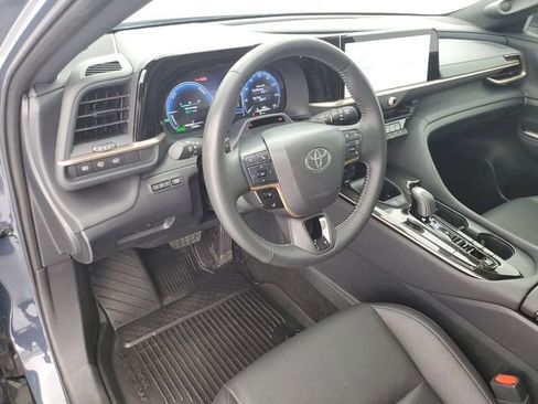 Used 2025 Toyota Crown Signia w/ Advanced Technology Package image 20