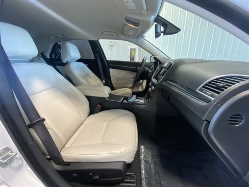 Used 2023 Chrysler 300 Touring L w/ Comfort Group image 24