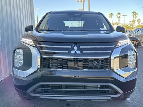Used 2025 Mitsubishi Outlander ES image 6