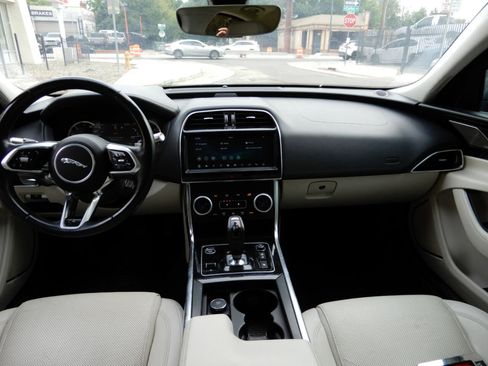 Used 2020 Jaguar XE S image 17