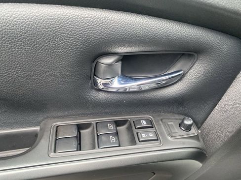 Used 2024 Nissan Titan SV w/ SV Convenience Package image 12