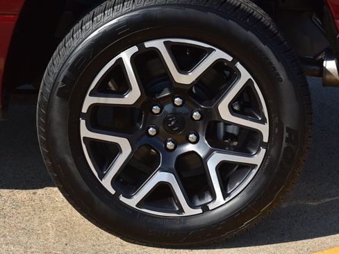 Used 2024 RAM 1500 Laramie AWD/4WD image 11