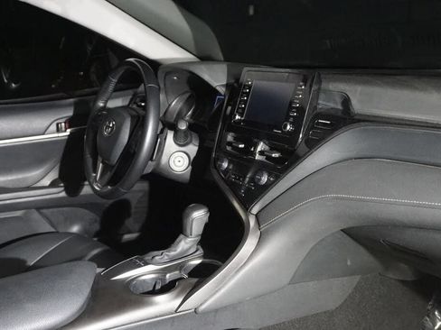 Used 2022 Toyota Camry SE FWD image 17