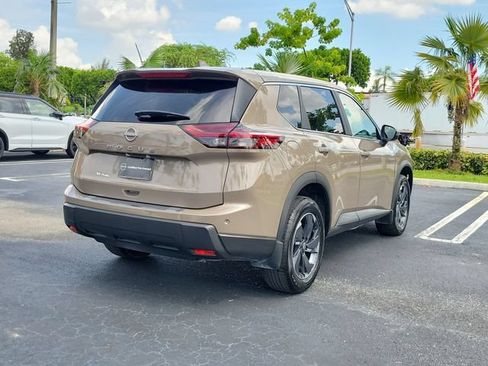 Used 2025 Nissan Rogue SV FWD image 4