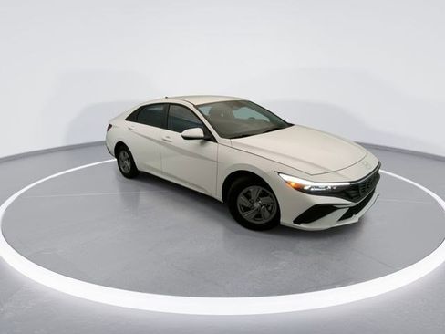 Certified 2026 Hyundai Elantra SE FWD image 8