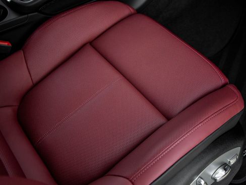 Certified 2026 Porsche Macan S AWD/4WD image 44
