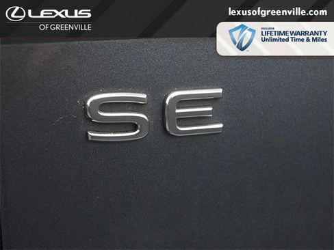 Used 2022 Volkswagen Tiguan SE R-Line image 10