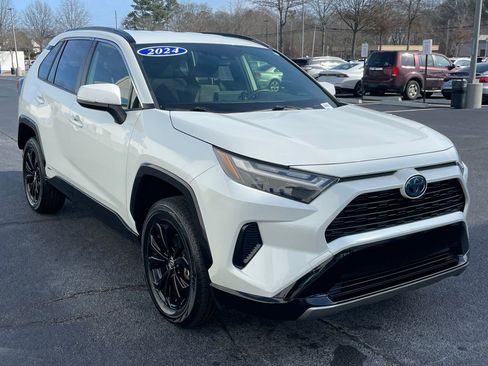 Used 2024 Toyota RAV4 SE image 8