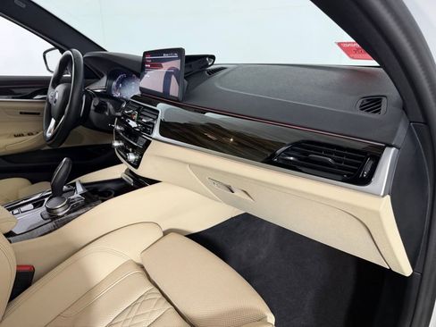 Used 2023 BMW 530i w/ Convenience Package image 31