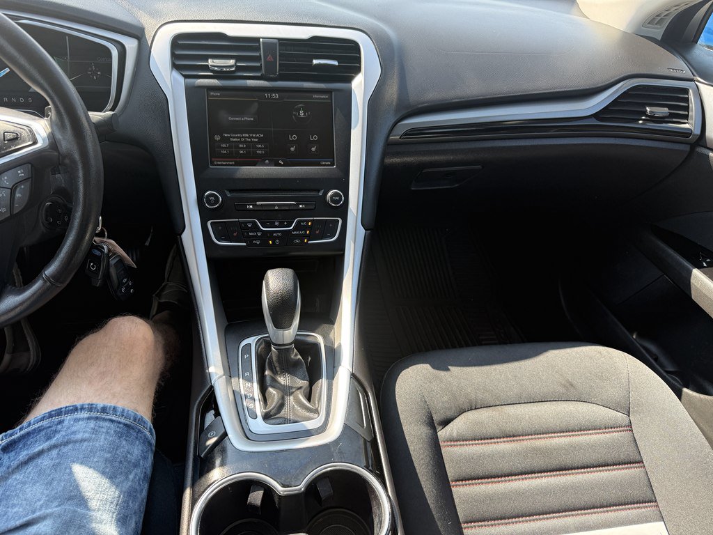 Used 2016 Ford Fusion SE FWD image 18