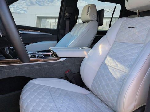 Certified 2026 Cadillac Escalade ESV Platinum Sport AWD/4WD image 23