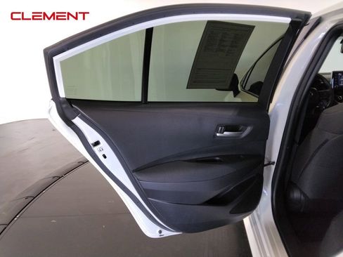 Used 2020 Toyota Corolla LE image 21