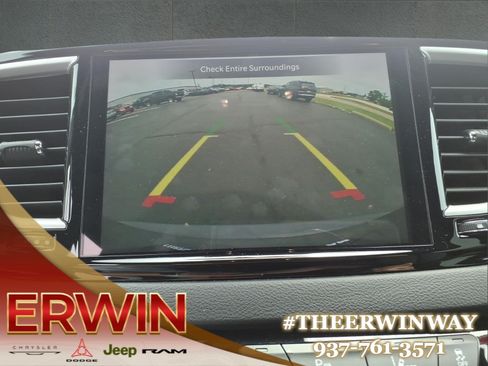 Certified 2025 Chrysler Pacifica Select FWD image 21