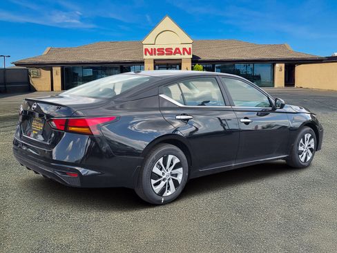 Used 2025 Nissan Altima 2.5 S FWD image 4