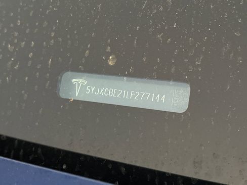 Used 2020 Tesla Model X image 3