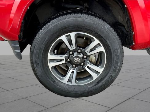 Used 2018 Toyota Tacoma TRD Sport w/ Technology Package RWD image 11